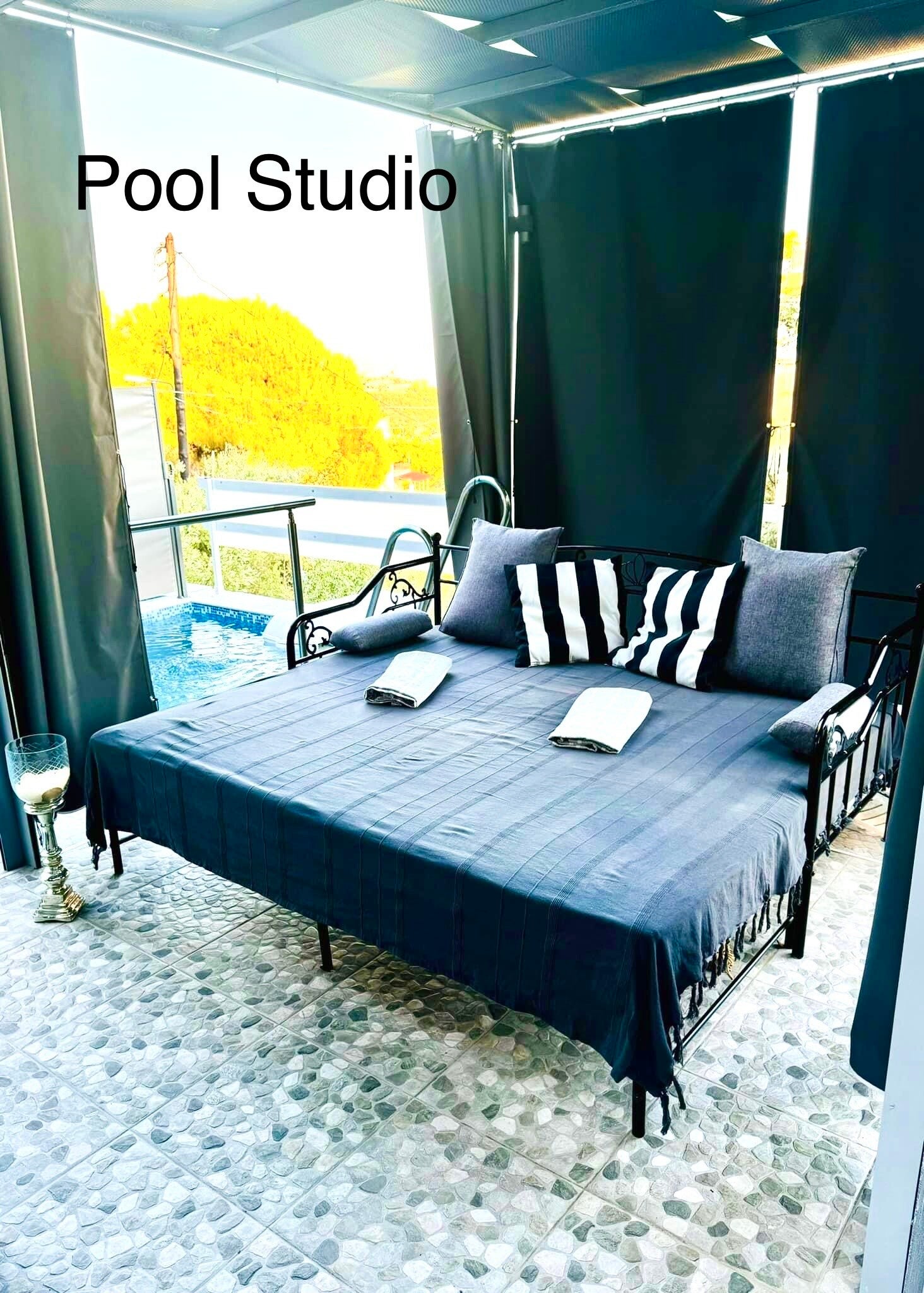 Mythos Pool Studio