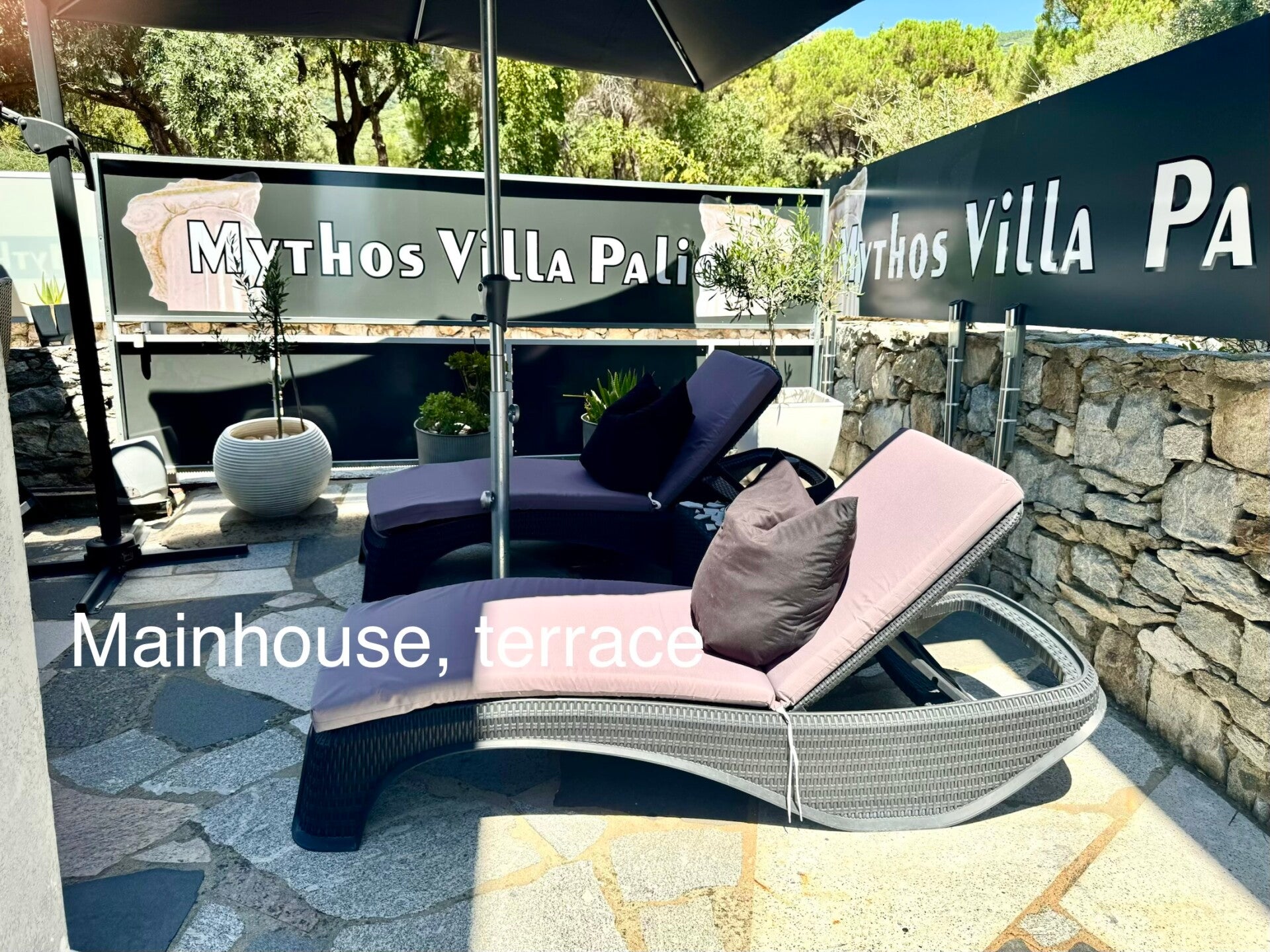 Mythos Main House