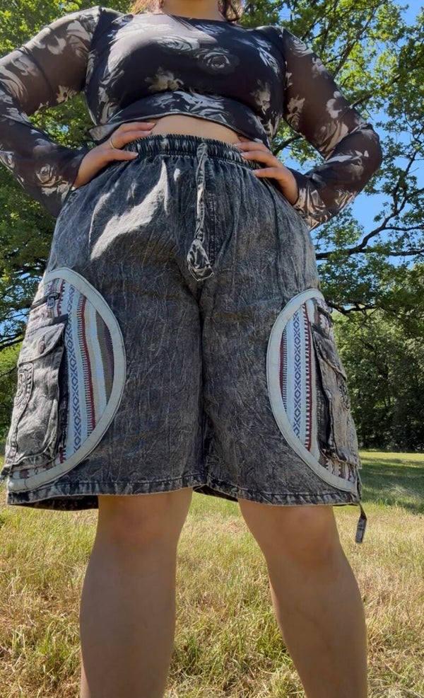 "Gheri Spiral" Ethno Cargo-Shorts – Stonewashed Festival-Hose
