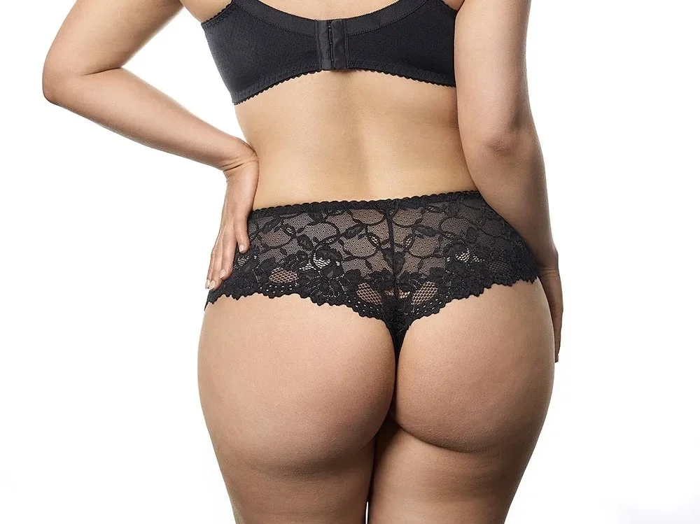 M447-9 Plaisir Beate String Zwart- maten 42 t/m 54