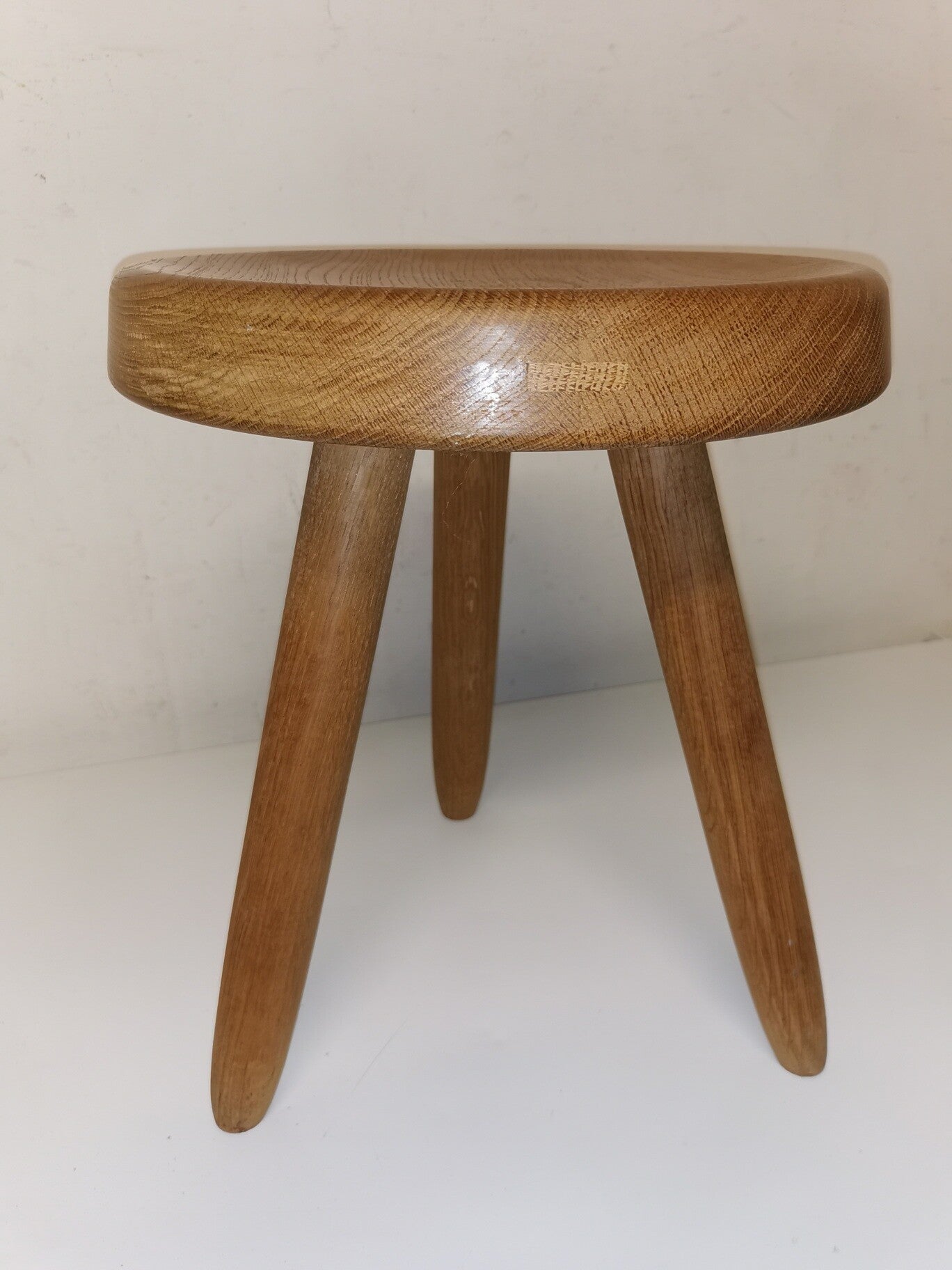 Tabouret de berger tripode Charlotte Perriand