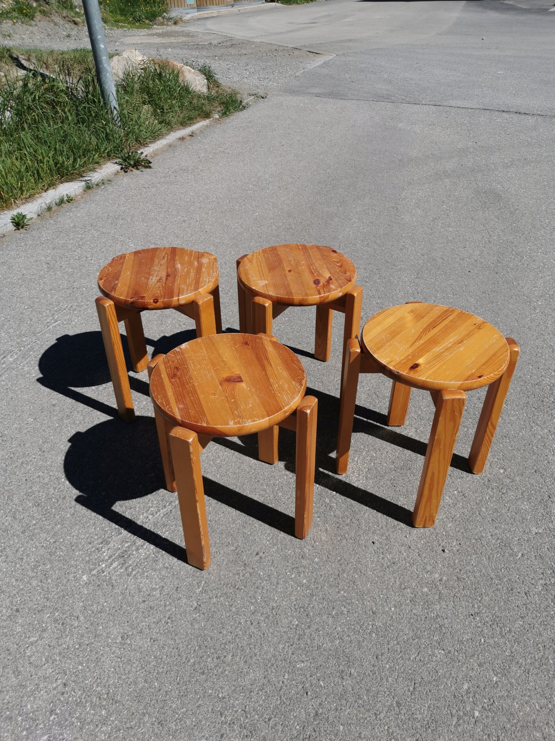 Tabourets empilables chalet