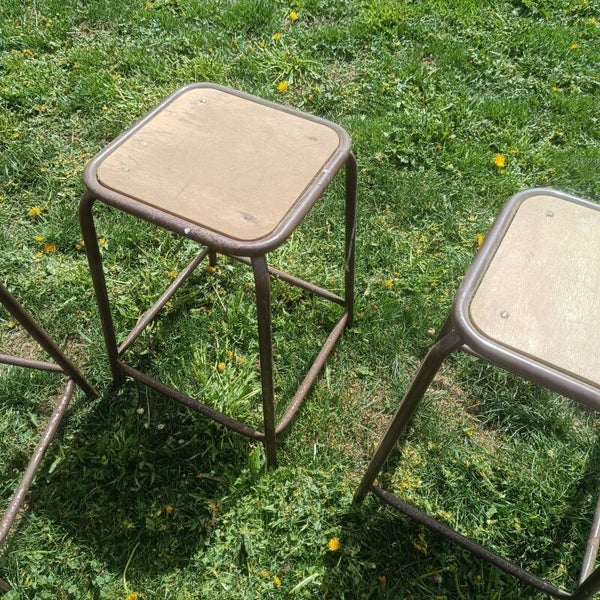 Tabourets d'atelier mi haut