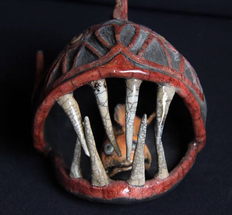 keramieken beeld diepzeevis