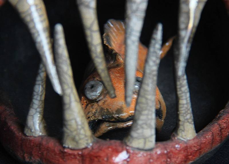 keramieken beeld diepzeevis detail