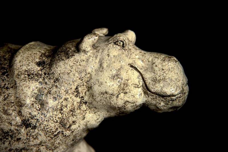 keramieken beeld nijlpaard detail