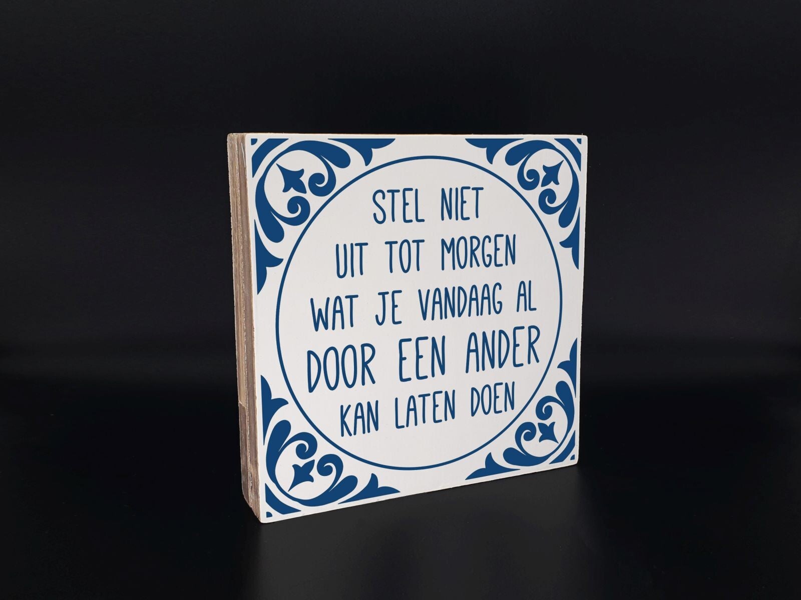 Woodart | Tekstbord 'Stel niet uit tot morgen'
