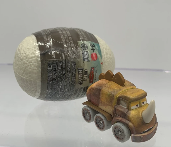 Cars on the road Dino Egg met Quadratorquosaur (mini racer)