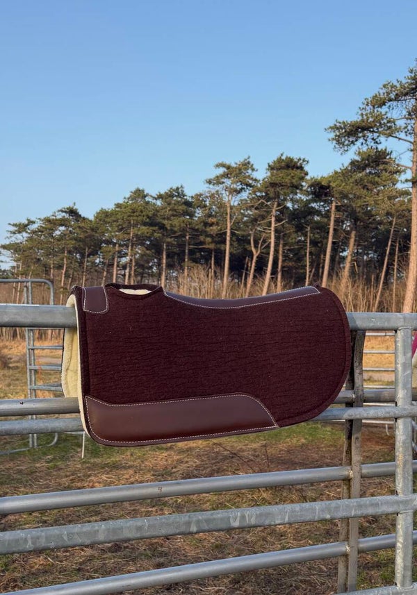 Brown Roundskirt Felt Pad with Synthetic Sheepskin