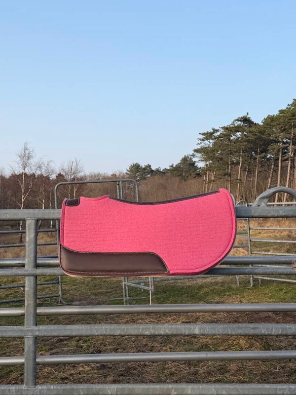 Pink Roundskirt Felt Pad with Synthetic Sheepskin