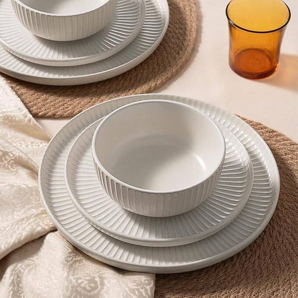 12-Piece Plates and Bowls Set of 4