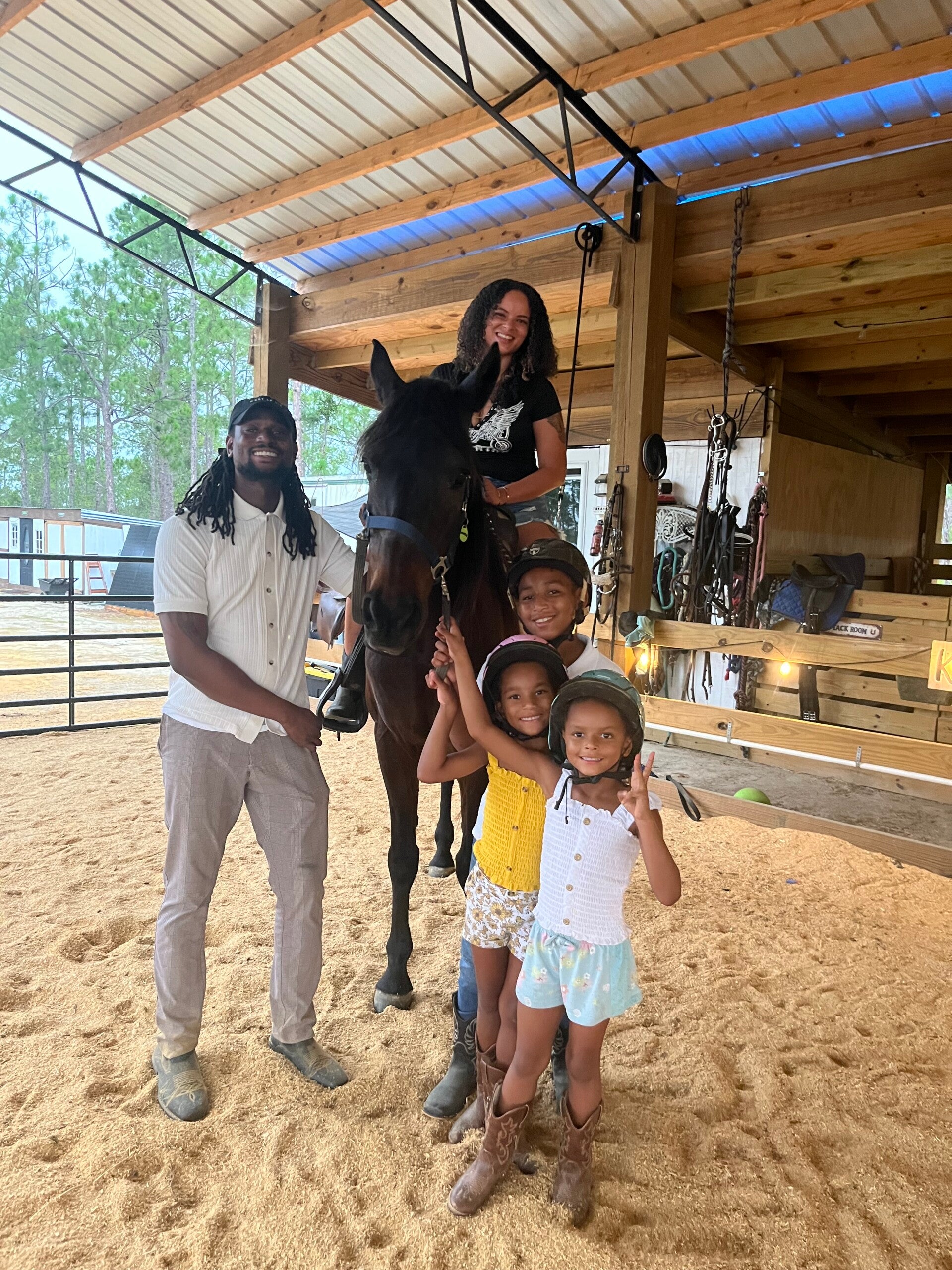 Family Experience up to 4 Family or friends (Private Small Group Horsemanship & Handling) 60 Min.