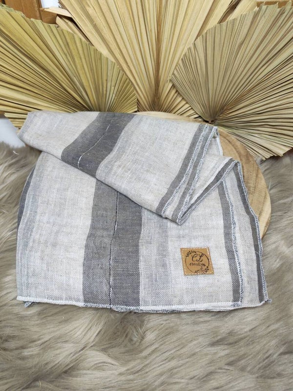 Foulard fin écru et gris clair