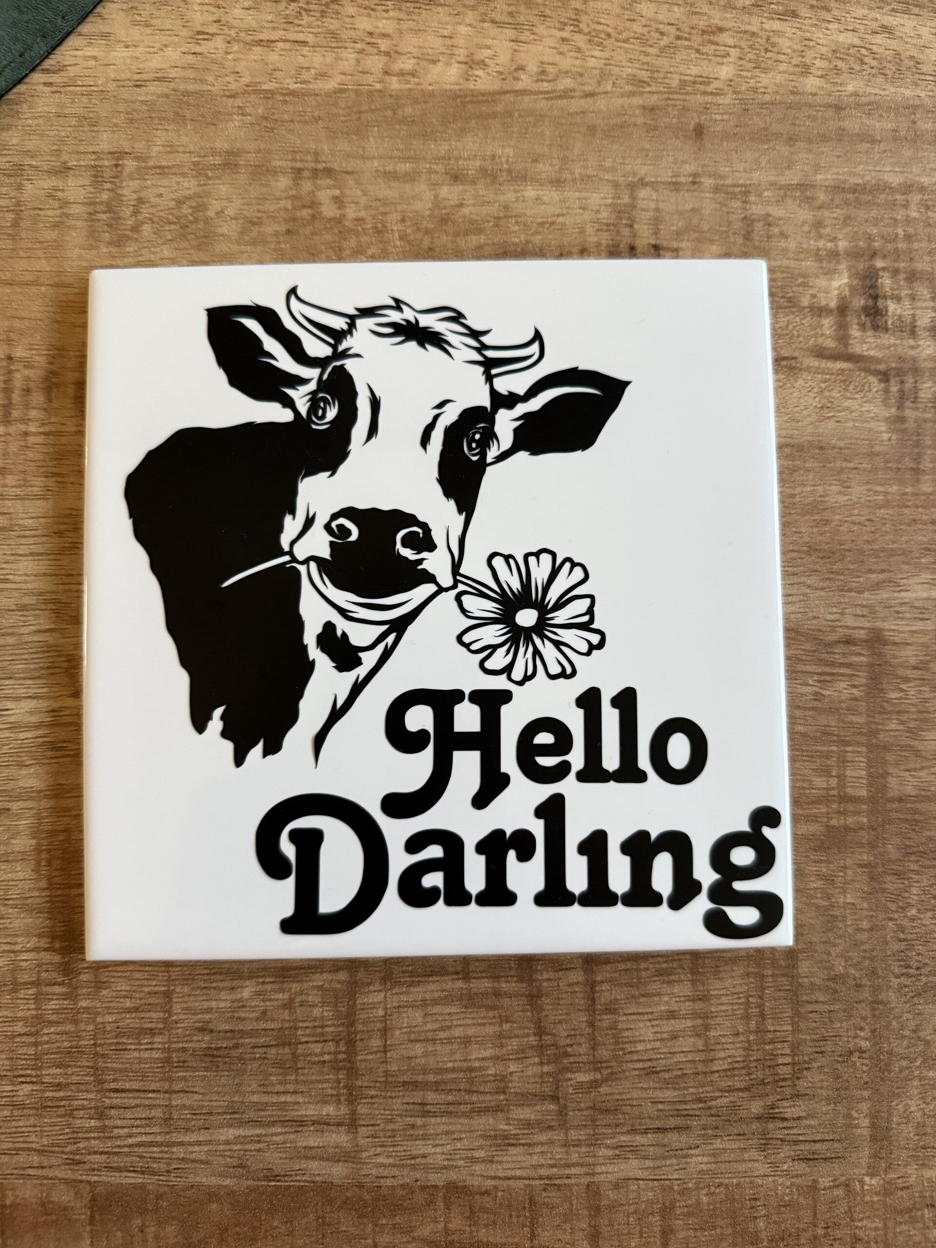 Tegeltje: Hello Darling Koe