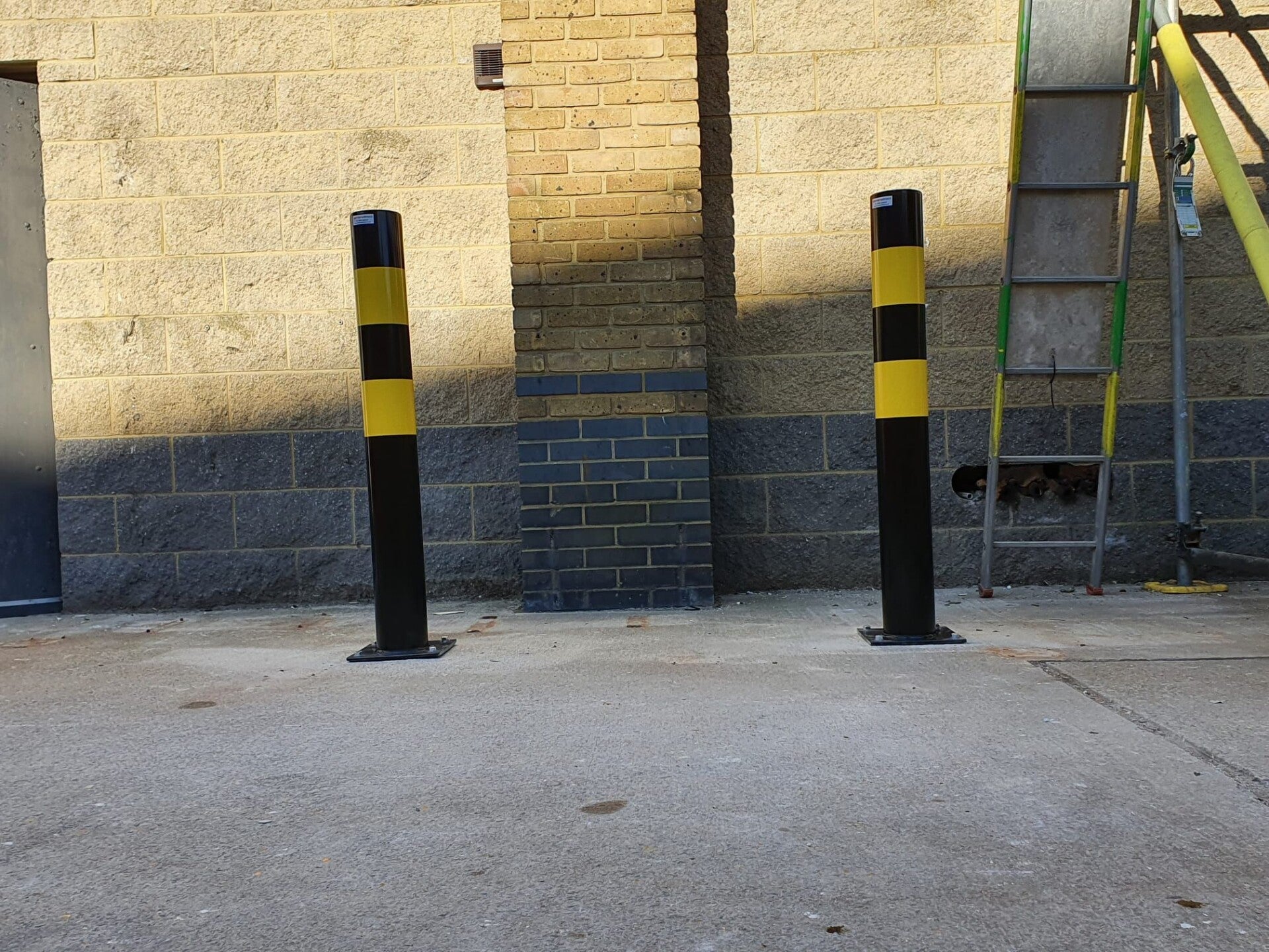 Fixed bollards 