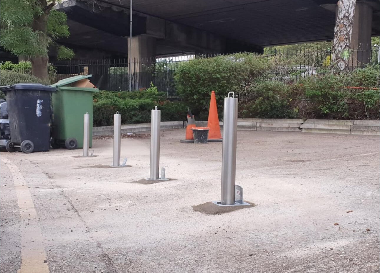 R14 Telescopic Bollard