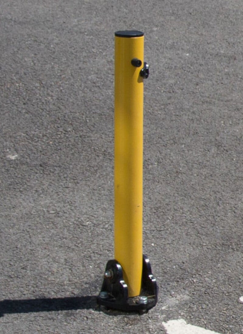 Folding parking posts 