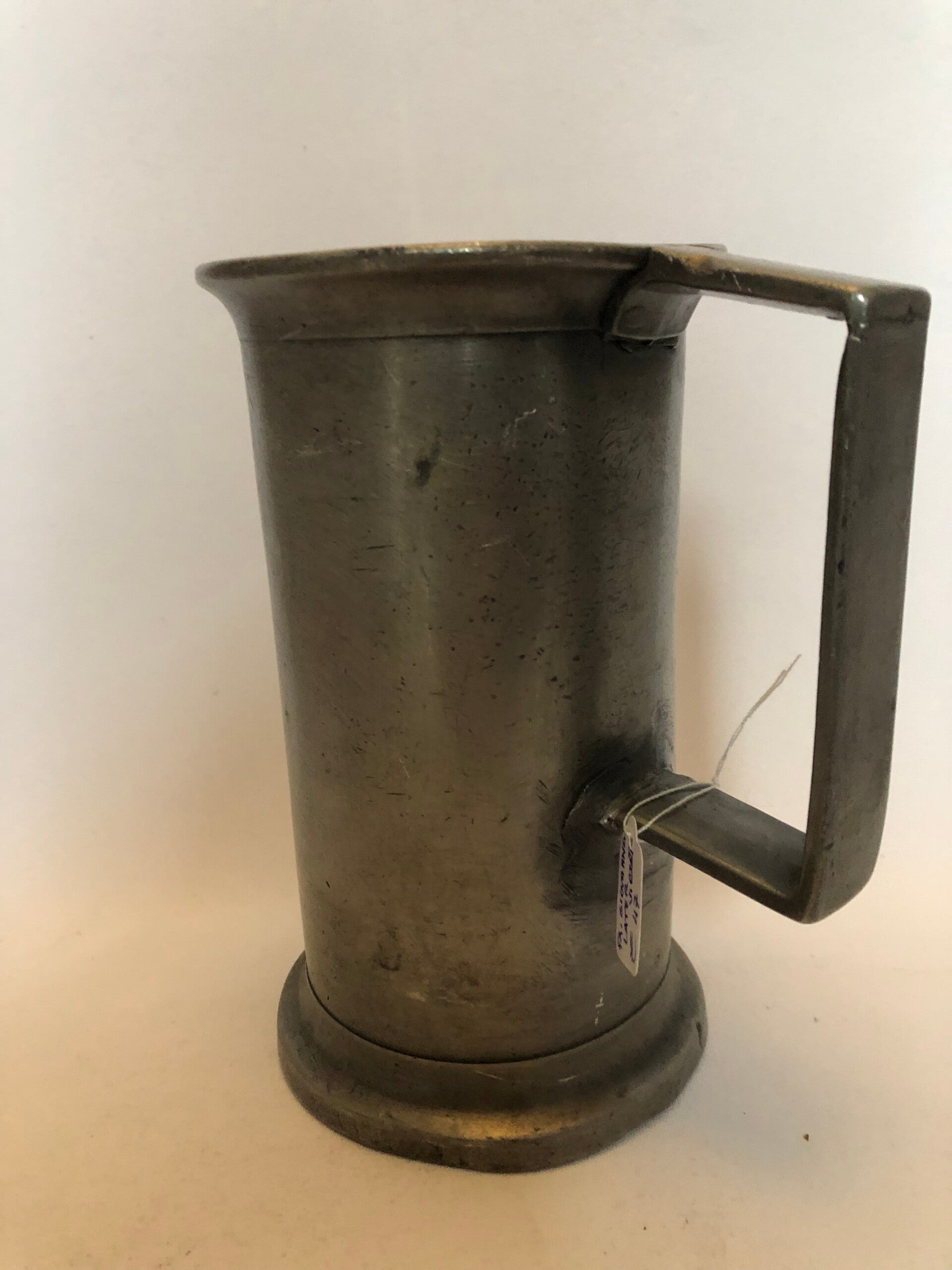 Oude tinnen drinkbeker