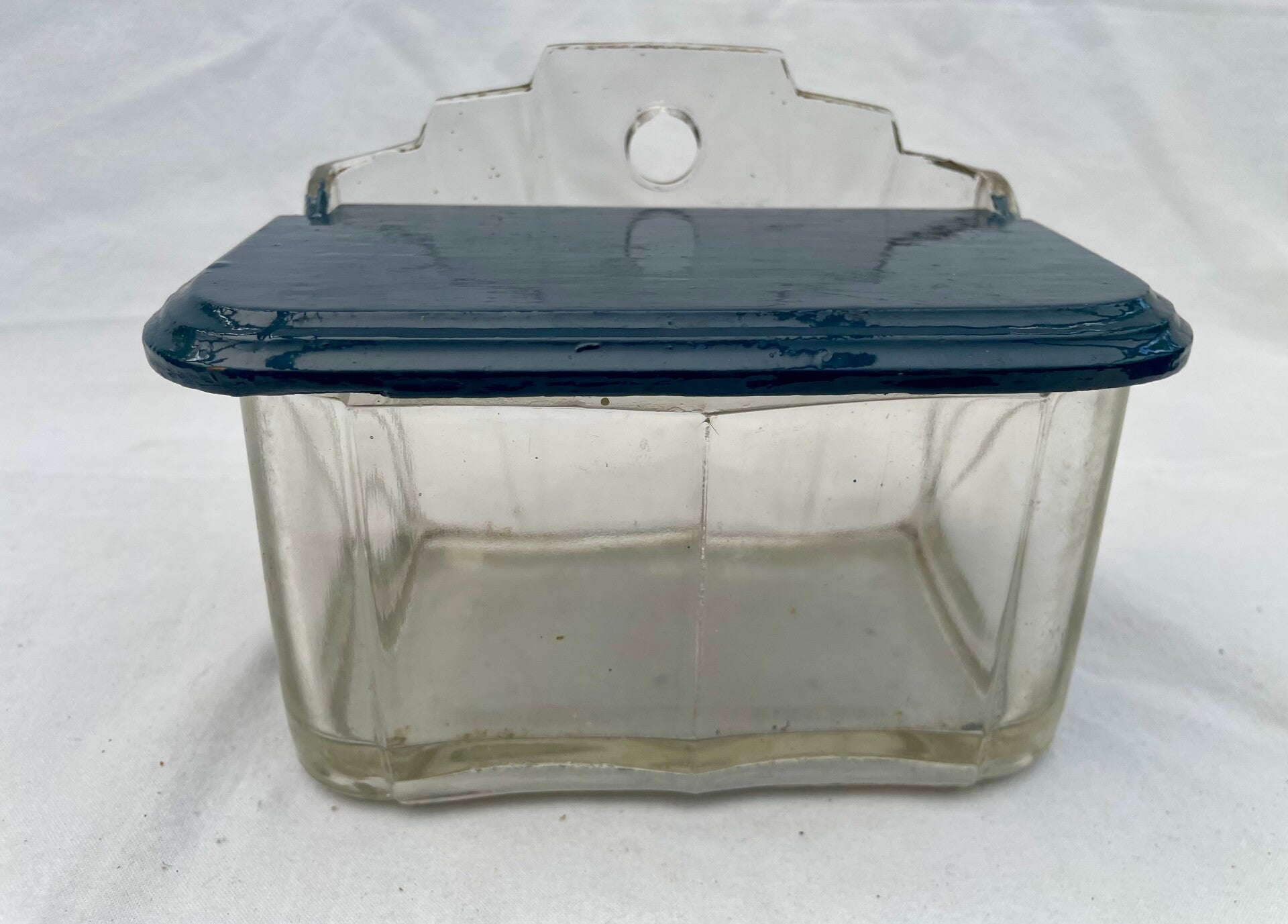 Oude zoutbak voor in de keuken