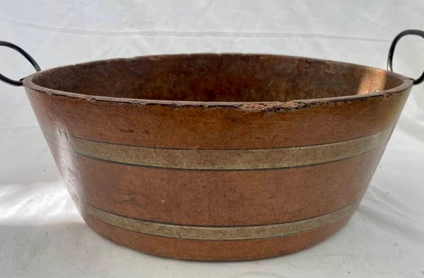 Antieke wasbak van papierpulp