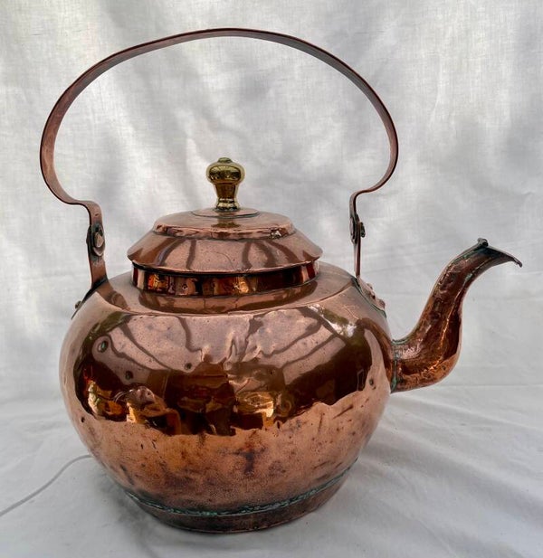 Geel- en roodkoperen waterketel