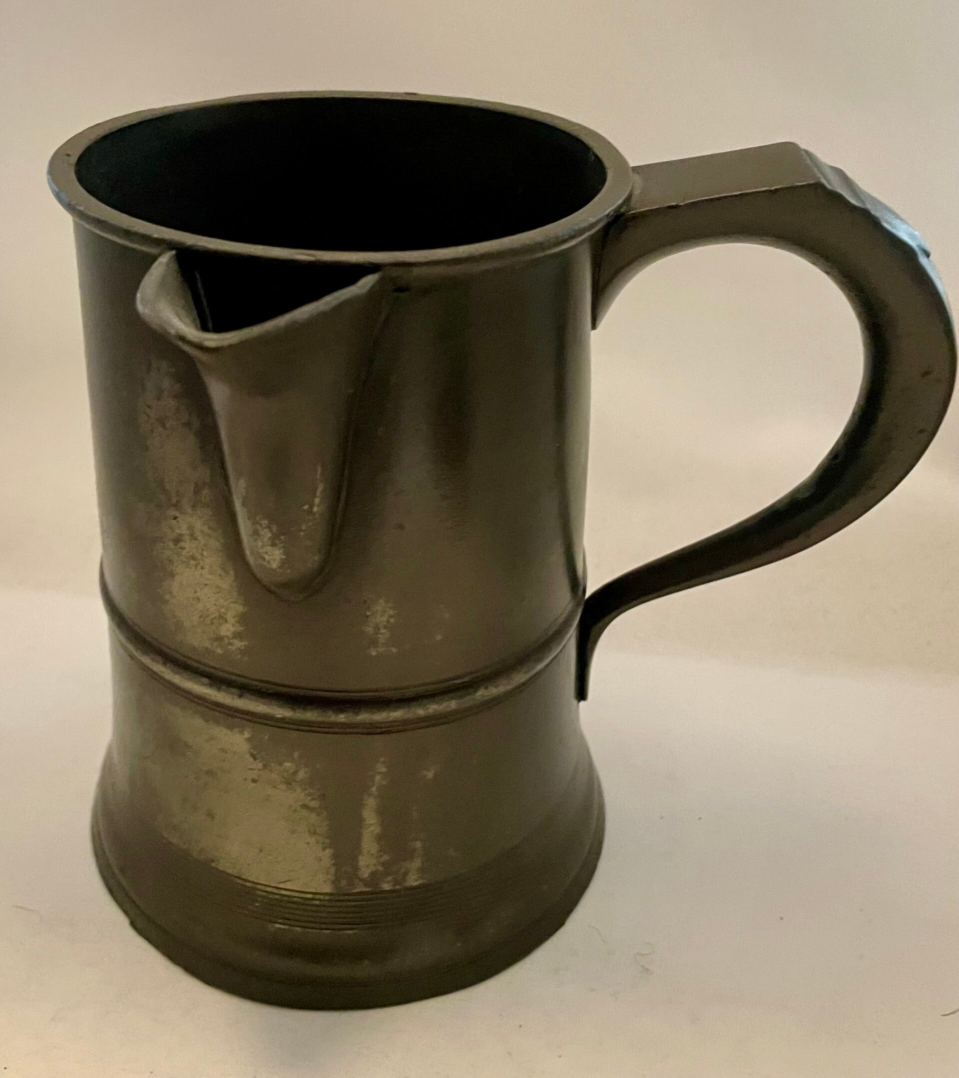 Engelse maatbeker 1890 Quart Gallon