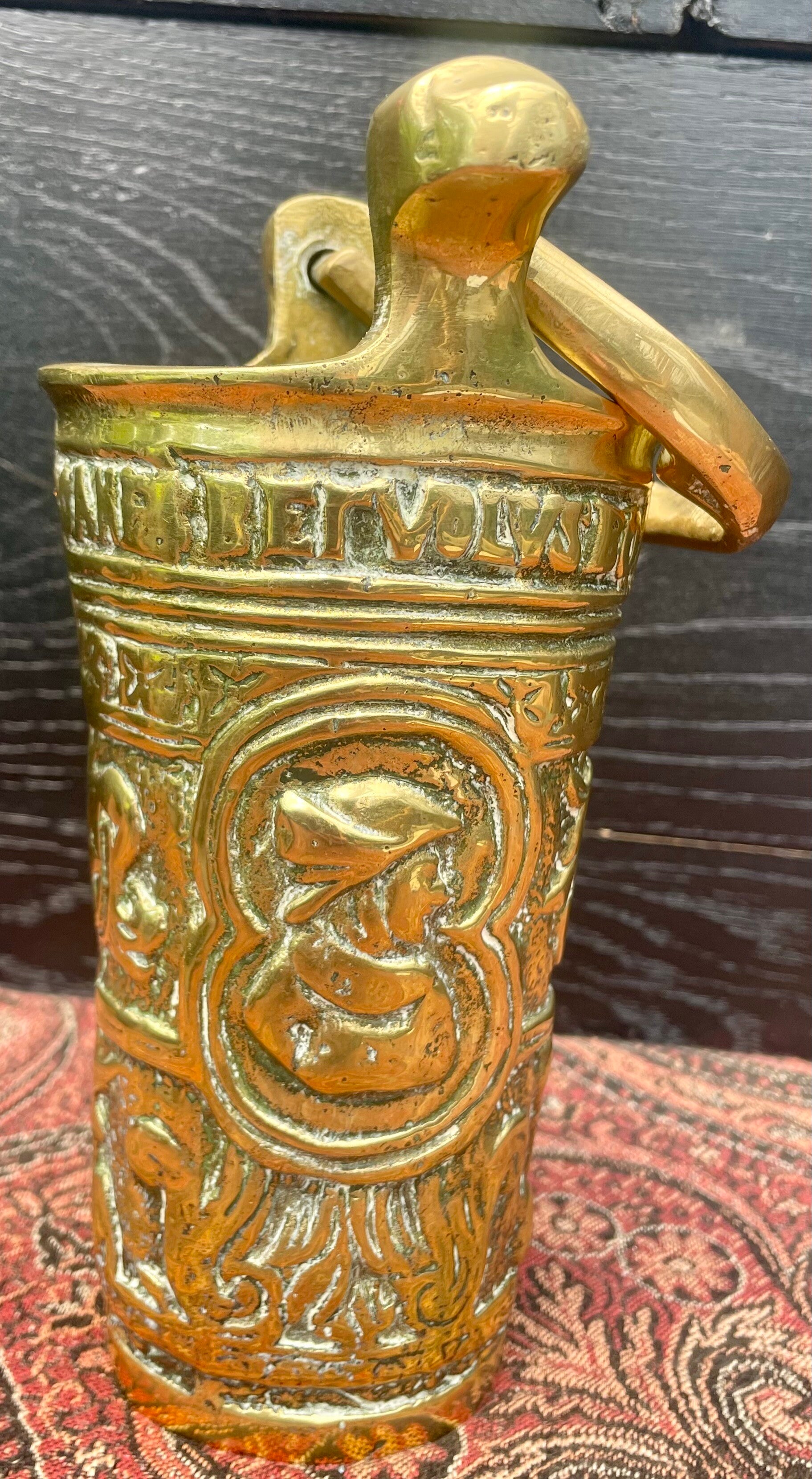 Bronzen wijwateremmer naar 1556