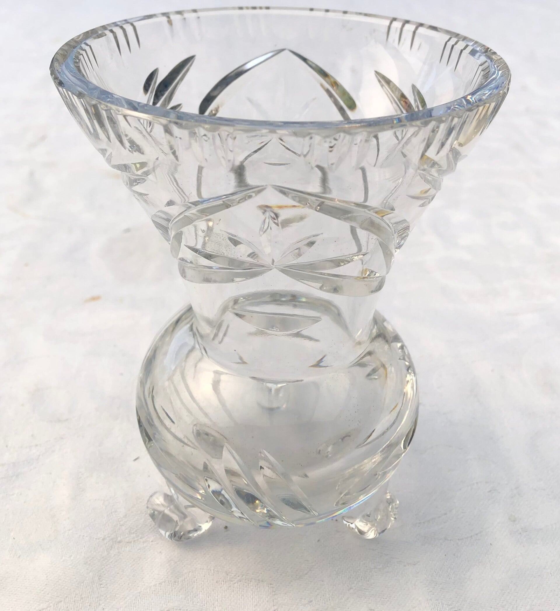 Kristal geslepen driepoot