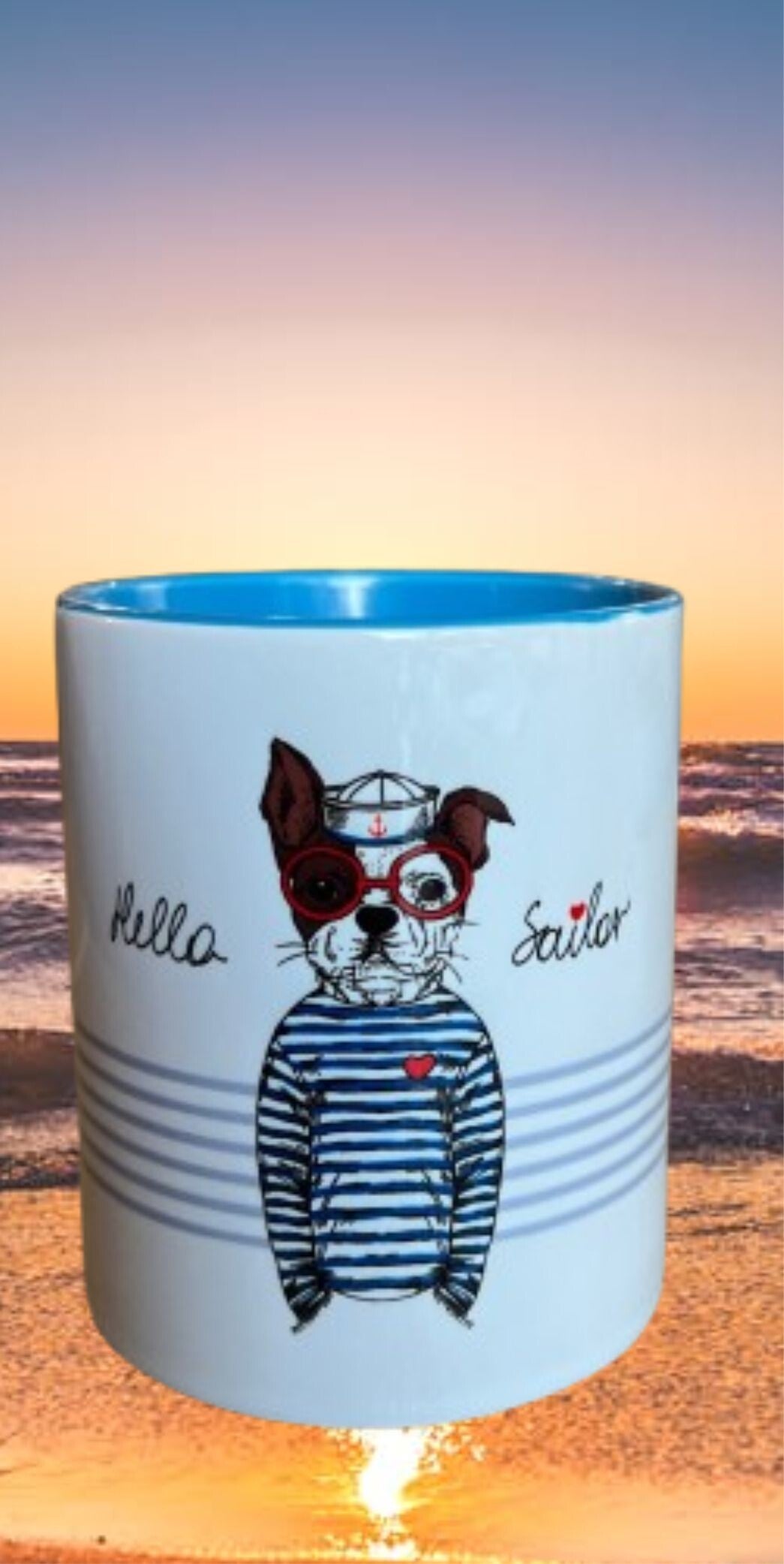 Maritime Kaffeetasse „Hello Sailor“ – French Bulli im Matrosen-Look