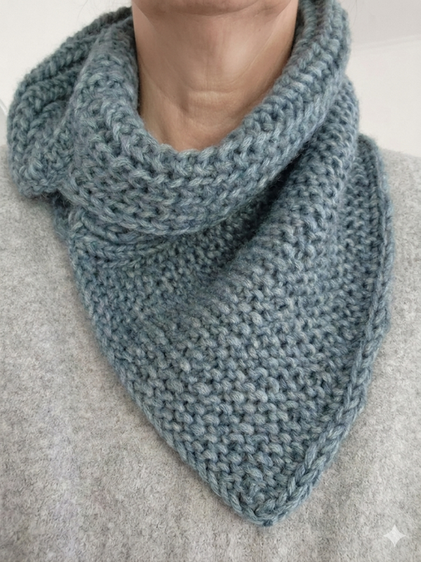 Handgestrickter Loop-Schal „Petrol“ – Edler Materialmix mit Yak & Merino