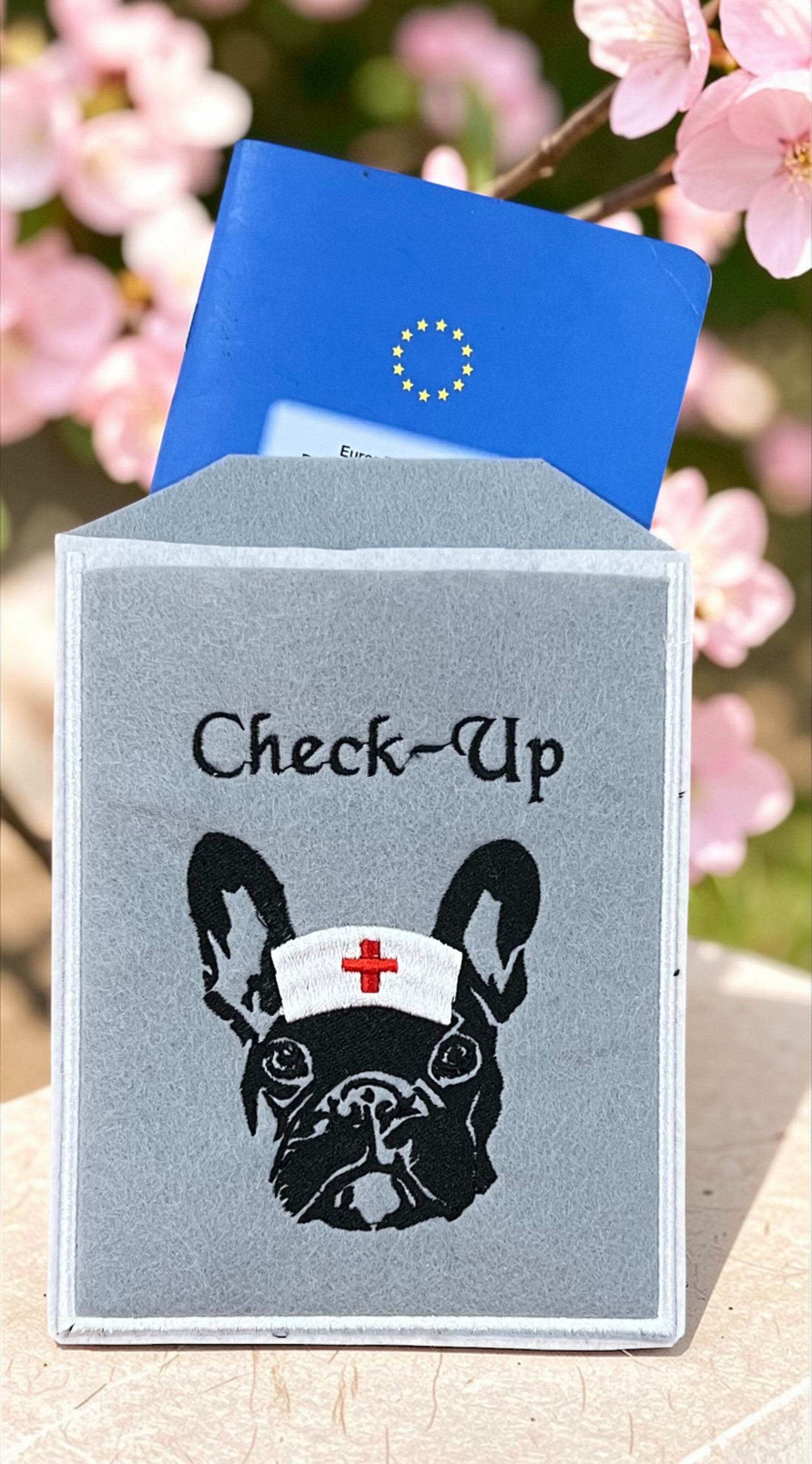 Filzhülle für den EU-Heimtierausweis – Design "Dr. Bully"