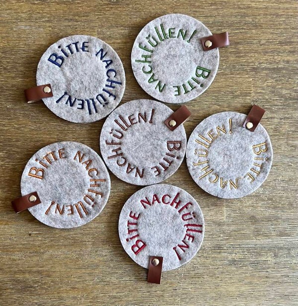 Glasuntersetzer (Bierdeckel) aus Filz "Bitte nachfüllen"