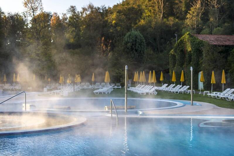 Piscina termale all'interno della struttura alberghiera