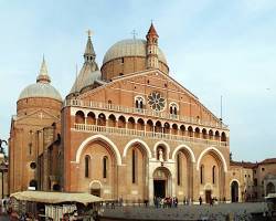 Padua: die Antonius-Basilika im historischen Zentrum.