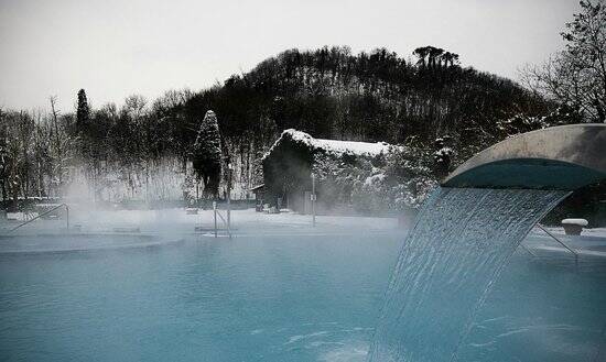 Hotel Preistoriche in inverno  - piscina all'aperto