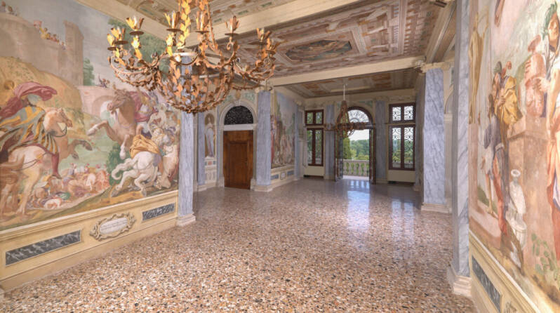 Sala interna con affreschi di Luca Ferrari e Padovanino.