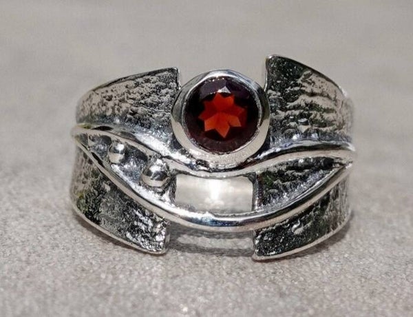 Facetted Garnet Oxidized 925 Silver ring