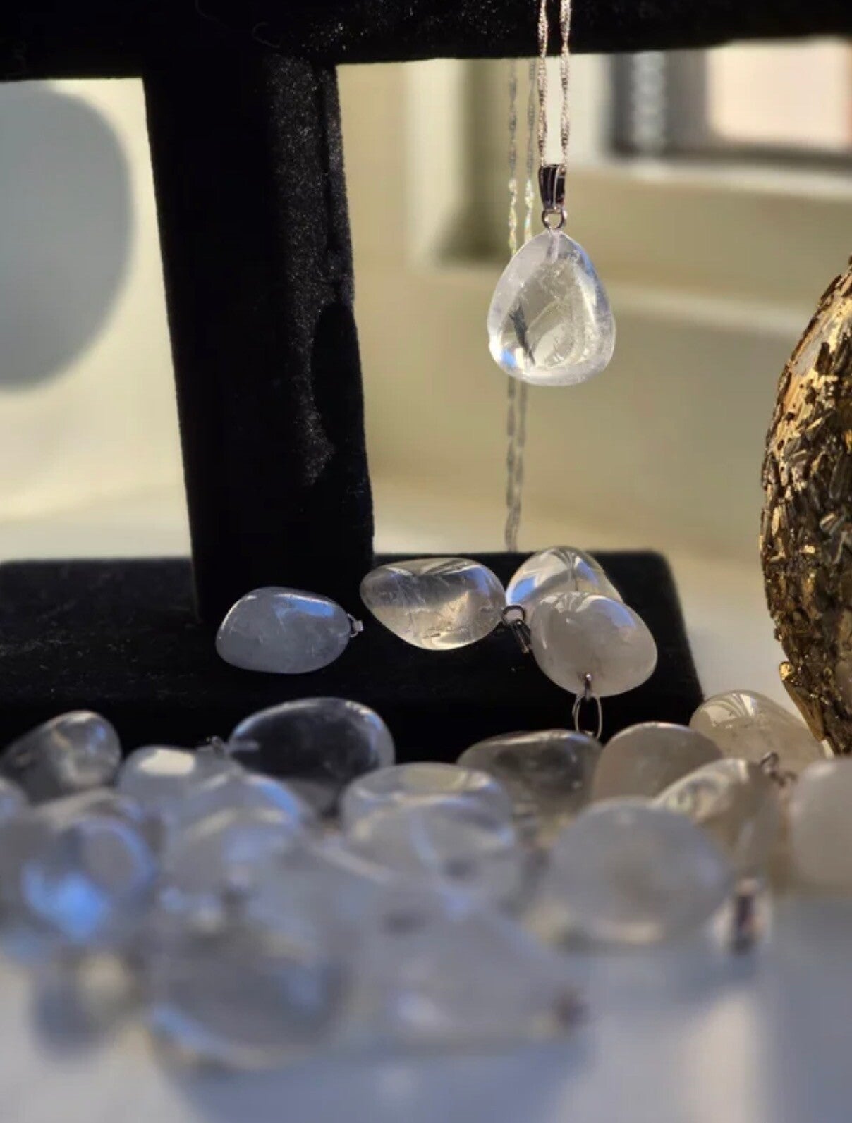 Clear Quartz (Headache, Dizzyness and Empowering vibrations of other Crystalz)