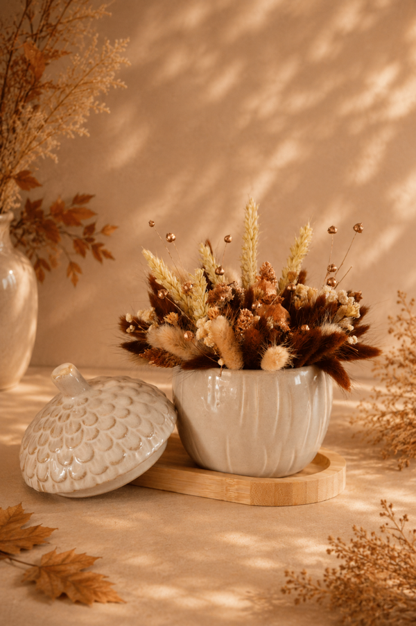 Bloemstuk droogbloemen - Herfst eikel - Herfstgloed - Beige pot