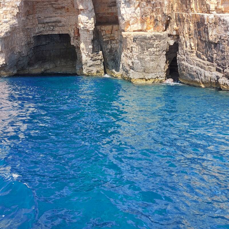 Private boat tour to Vis island cliffs