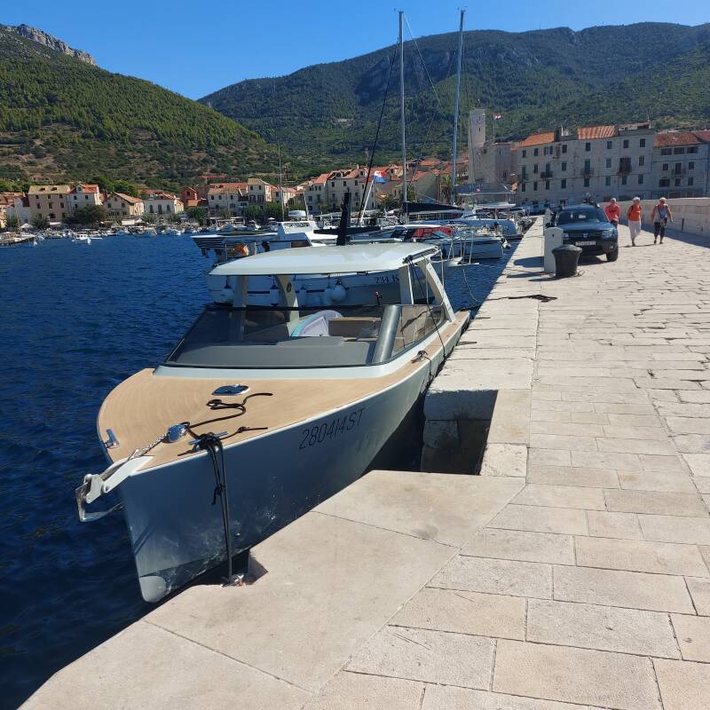Private boat tour to Vis