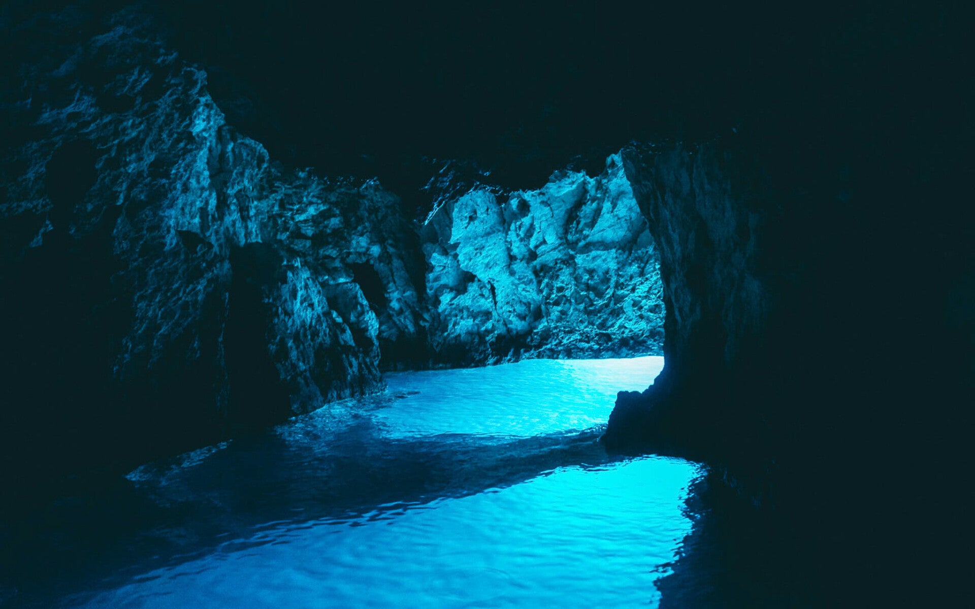 Private boat tour to Blue cave