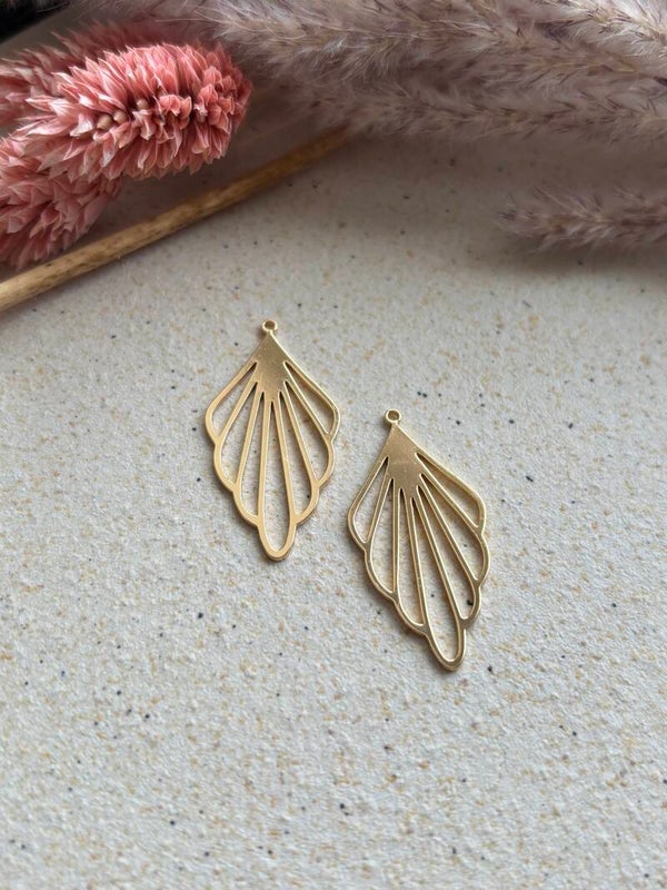 2 Pendants