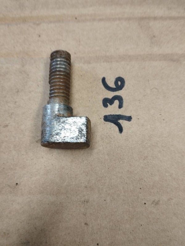 Vis de fermeture de porte pour un poêle Godin modèle 136