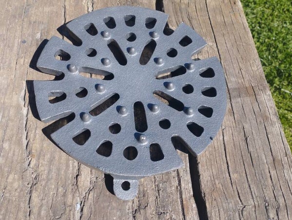 Grille de fond en fonte neuve pour le décendrage Godin modèle 3721A grand rond