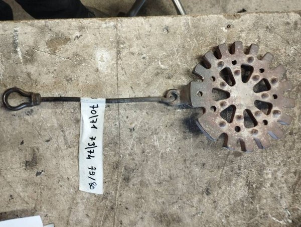 Grille de fond et sa tirette pour Poêle Godin modèle N°39 ou 2040 calorifère
