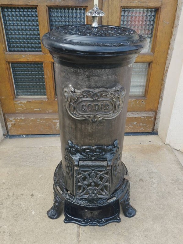 Poêle Godin "RADIUM" à combustion complète 1909 modifié pour l'utilisation bois