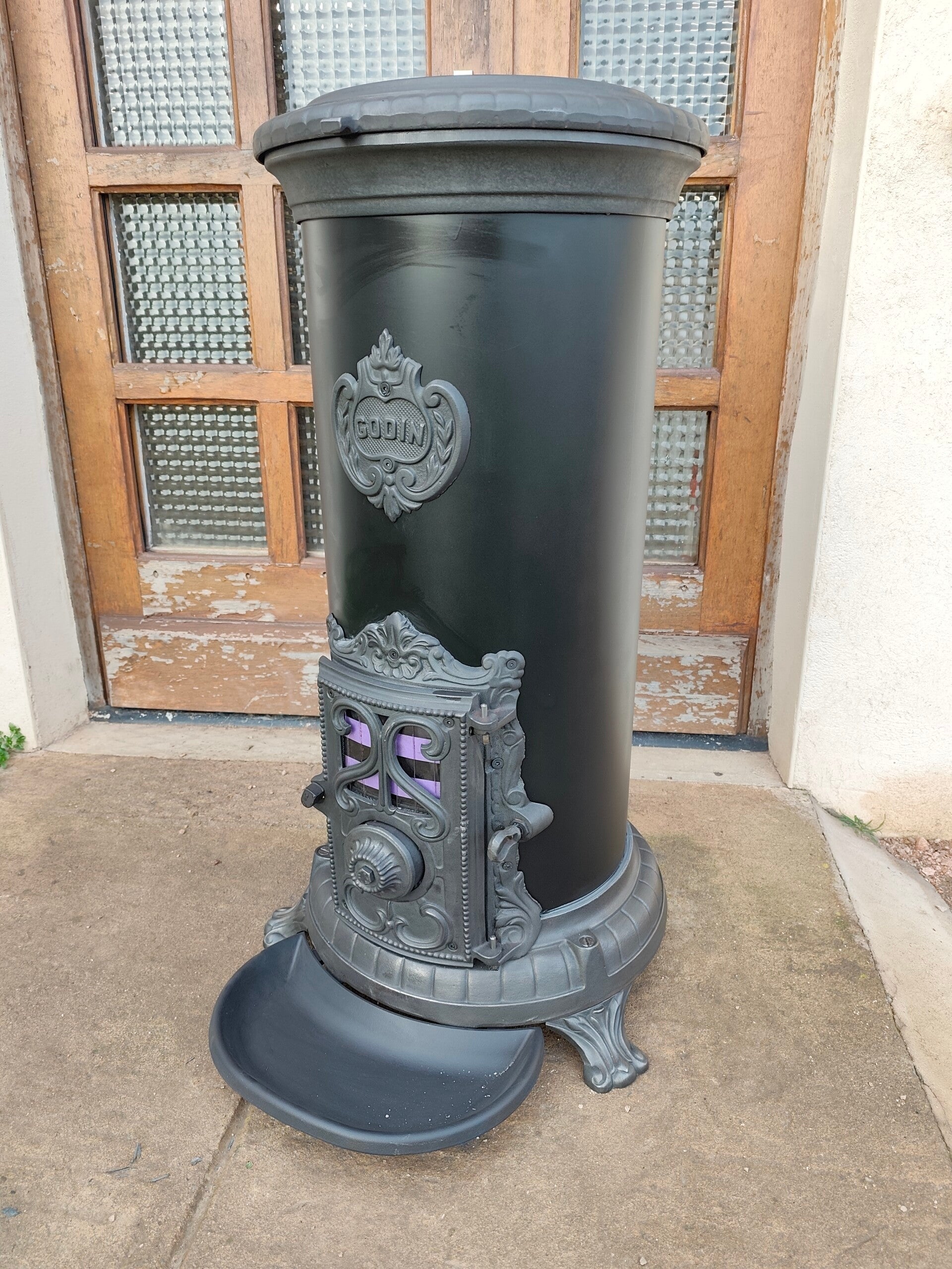 Poêle Godin Grand rond 3121 puissance 10kw bûches 50cm fonte anthracite briques neuves
