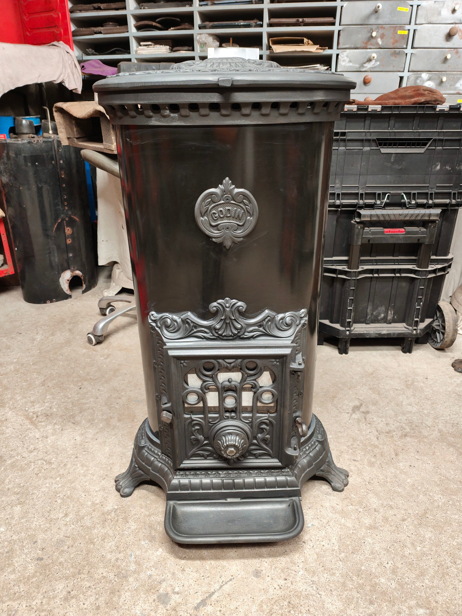 Poêle à BOIS Godin ovale 3727 Fonte anthracite sortie 125mm 10Kw restauré bûches de 50cm