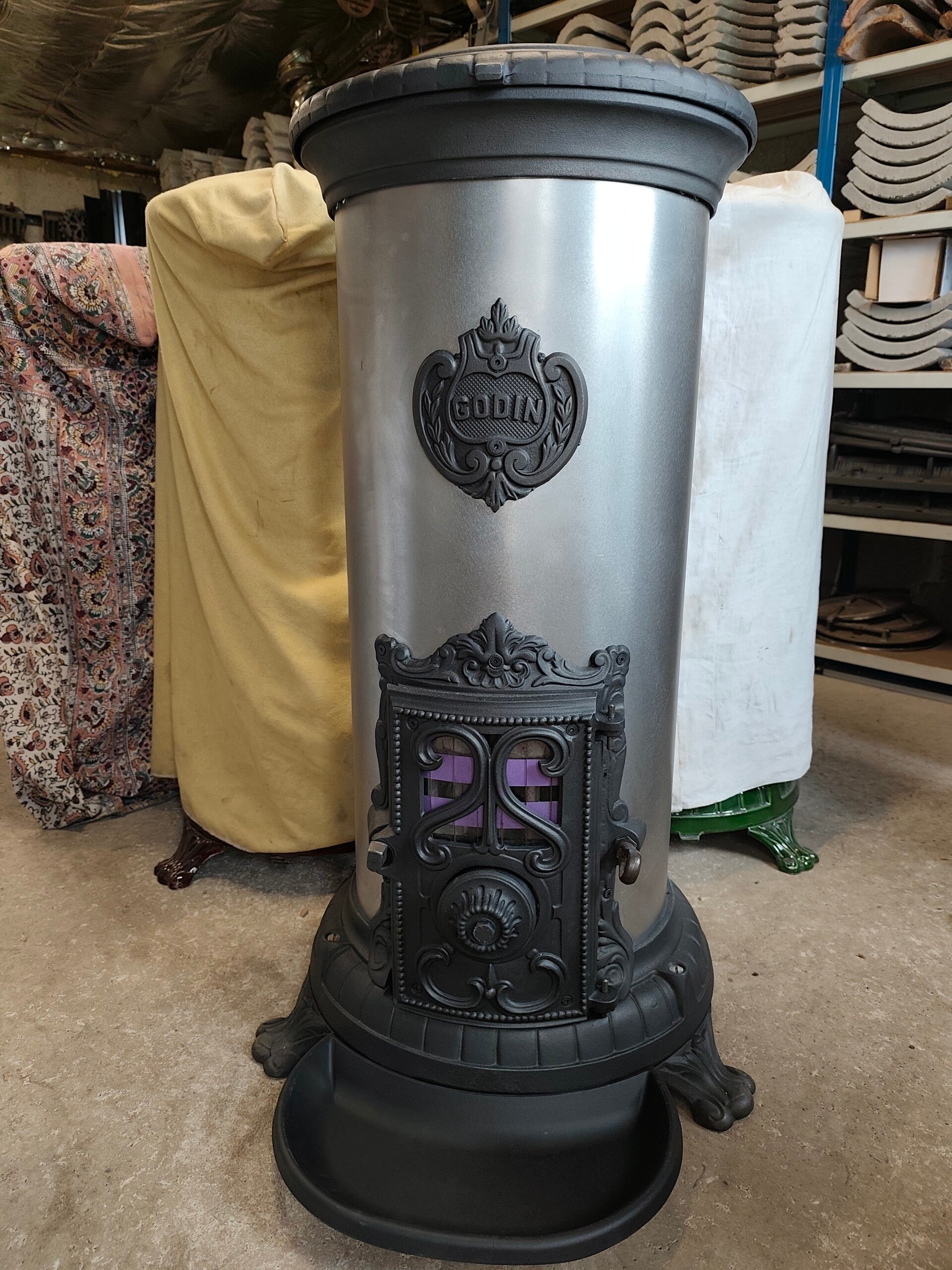 Poêle Godin 3721 "brûle tout" 10kw bûches 50cm fonte anthracite briques neuves